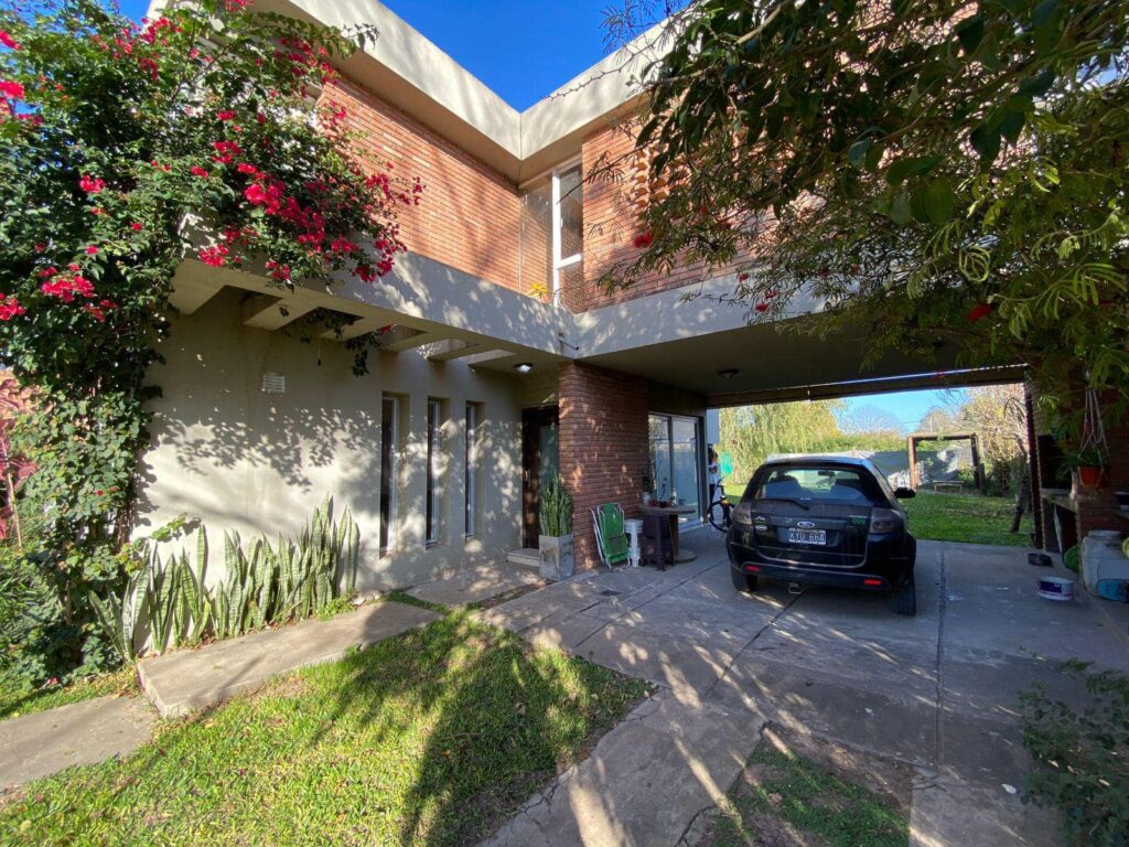 EN VENTA, CASA EN FUNES DE TRES DORMITORIOS, GARITA 17