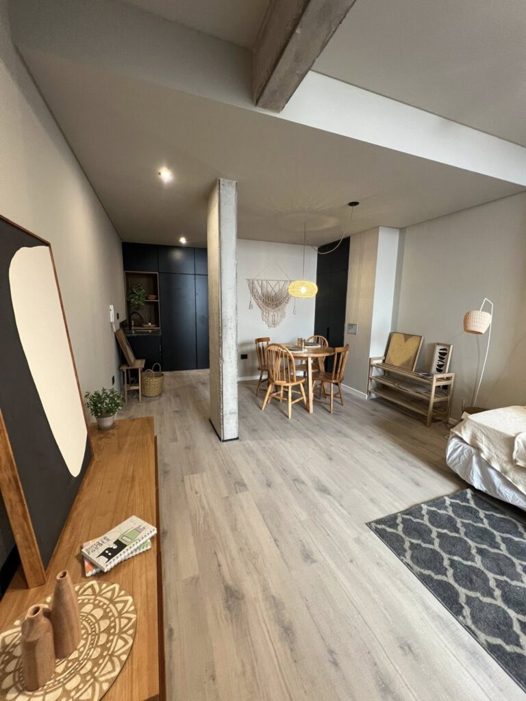 EN VENTA!!! MONOAMBIENTE EN ROSARIO EXCELENTE DISEÑO Y COSNTRUCCION BROWN AL 2700