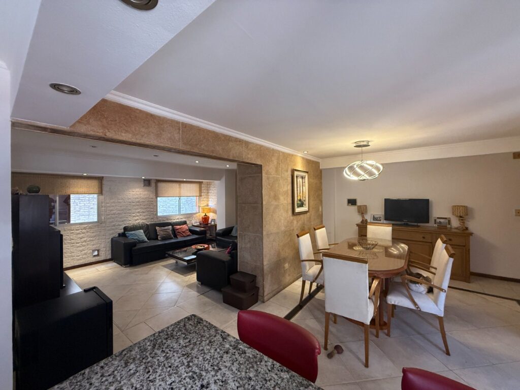 EN VENTA !! DEPARTAMENTO DE TRES DORMITORIOS EN ROSARIO
