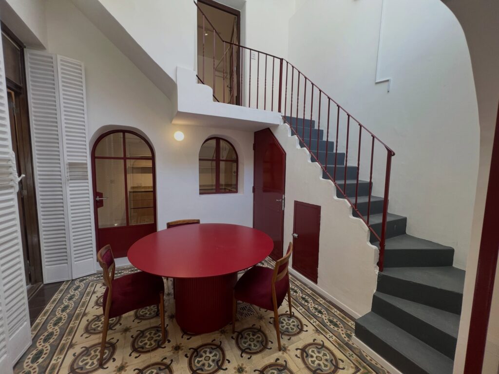 EN VENTA CASA DE PASILLO EN ROSARIO ITUZAINGO AL 1000 ABASTO